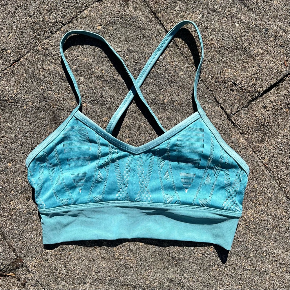 ALO Yoga Aria Bra in agave/buff